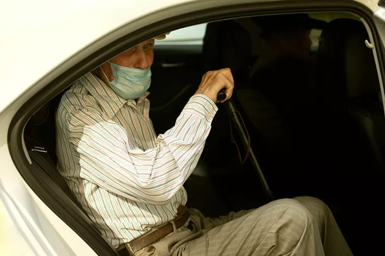 Trouver un bon taxi pour accompagner une personne âgée à un rendez-vous chez le médecin généraliste, Montpellier, Taxi Jean-Marc